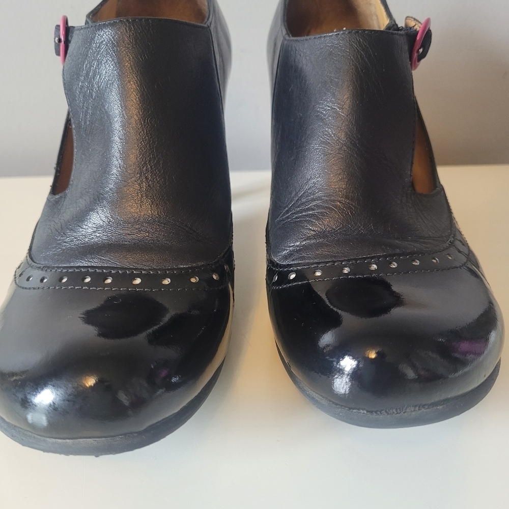 Fluevog Bellevue Ella Baker Brogued Heel With Cutout, GUC, Size 6 - Picture 3 of 11